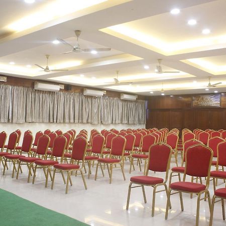 Hotel Chandra'S วิสาขปัตนัม ภายนอก รูปภาพ