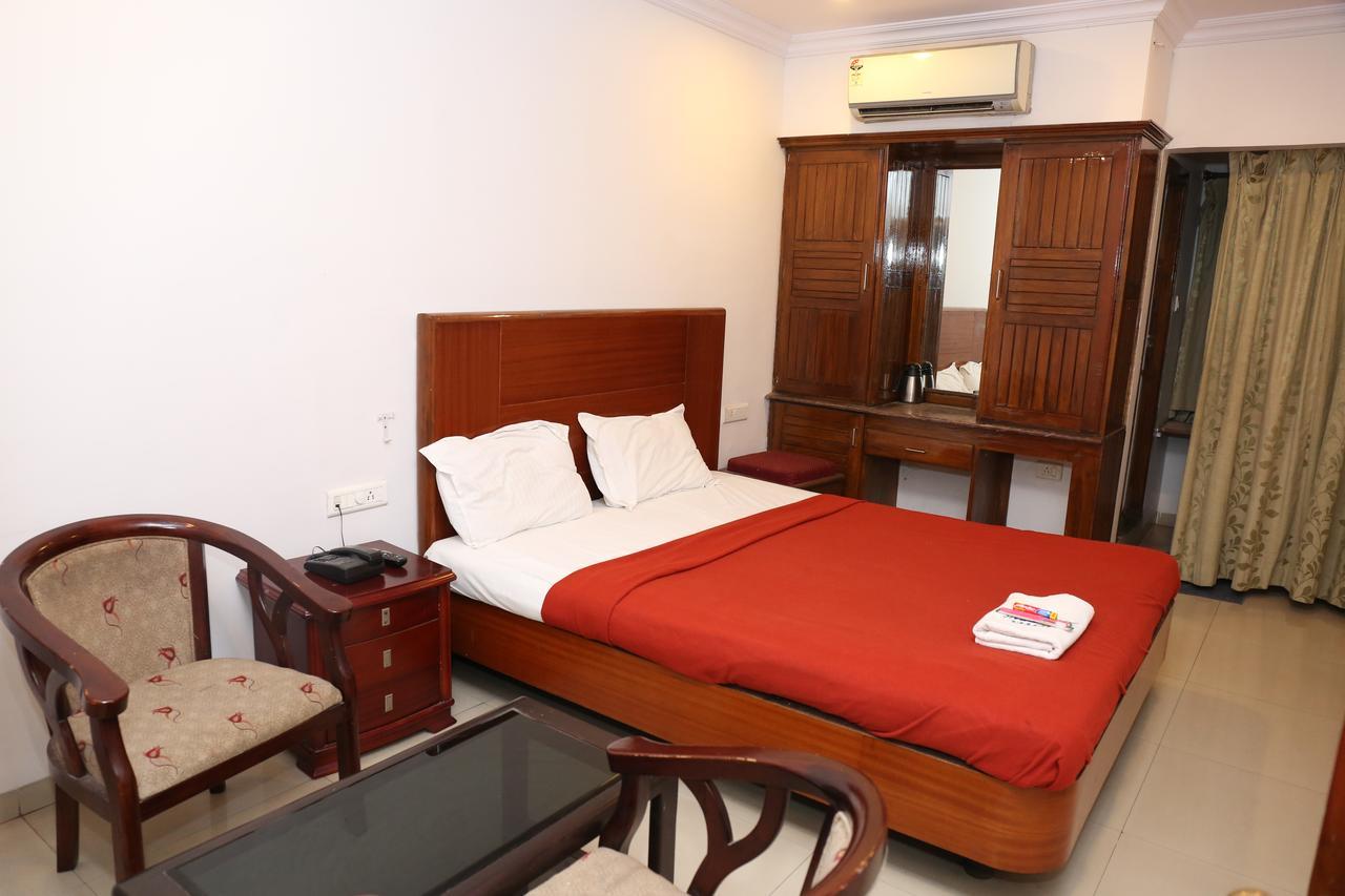 Hotel Chandra'S วิสาขปัตนัม ภายนอก รูปภาพ