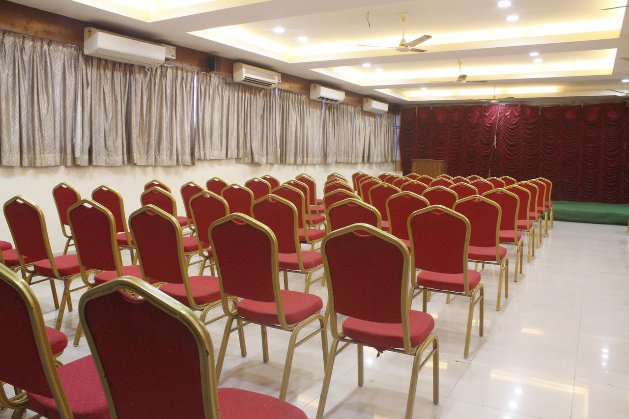 Hotel Chandra'S วิสาขปัตนัม ภายนอก รูปภาพ