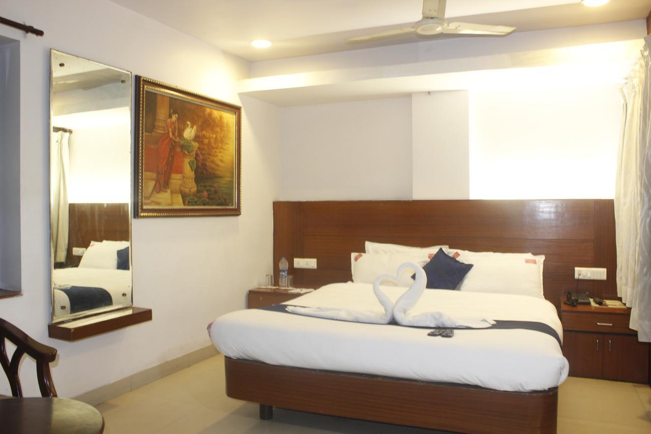 Hotel Chandra'S วิสาขปัตนัม ภายนอก รูปภาพ