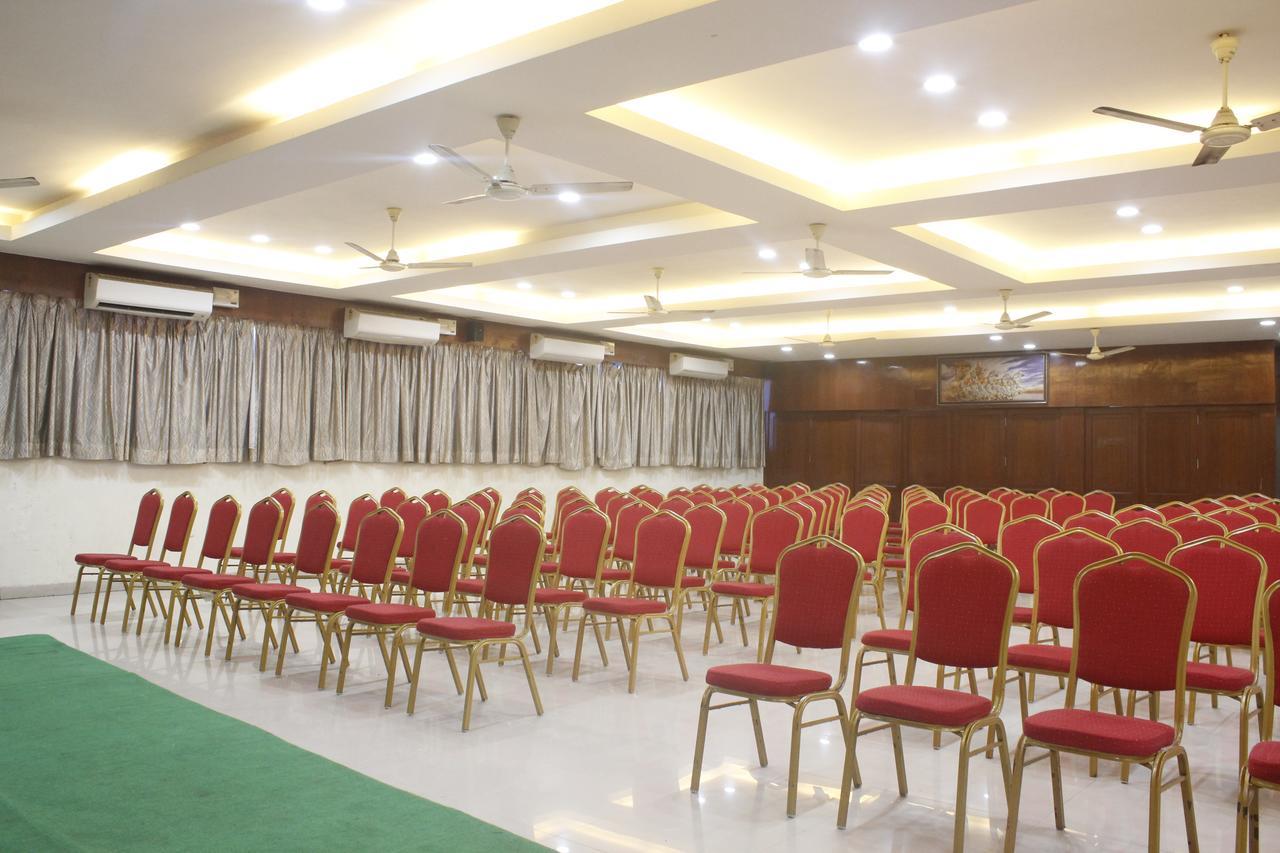 Hotel Chandra'S วิสาขปัตนัม ภายนอก รูปภาพ