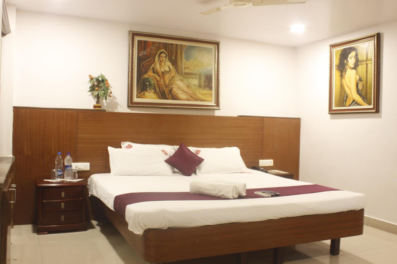 Hotel Chandra'S วิสาขปัตนัม ภายนอก รูปภาพ